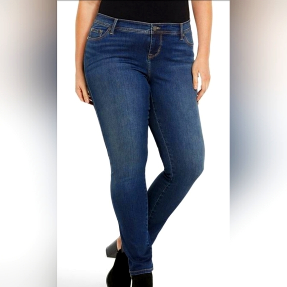 TORRID Luxe Stretch Skinny Jeans in Blue Dream & Extra Short Length NWOT - Picture 1 of 3